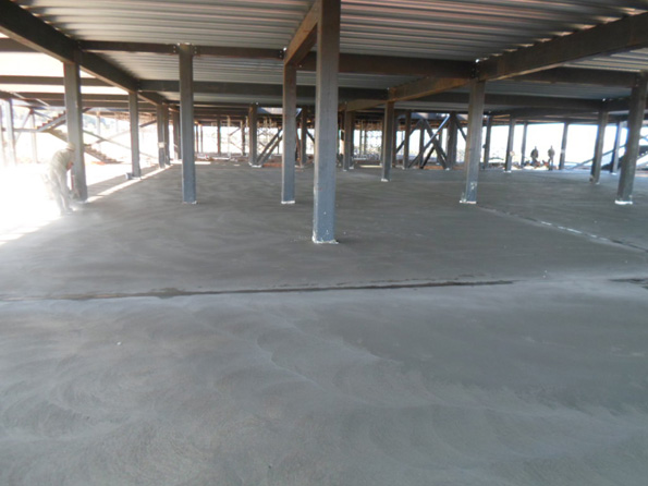 Estrutura Met�lica 2� laje concretada 100%  - Torres e �rea dos elevadores 26/04/2013